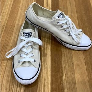 Women’s Converse All Star canvas shoes - Sz: 8